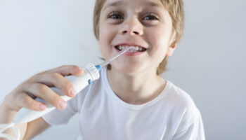 Oral Irrigators vs. Traditional Flossing: What’s Best for Your Teeth?
