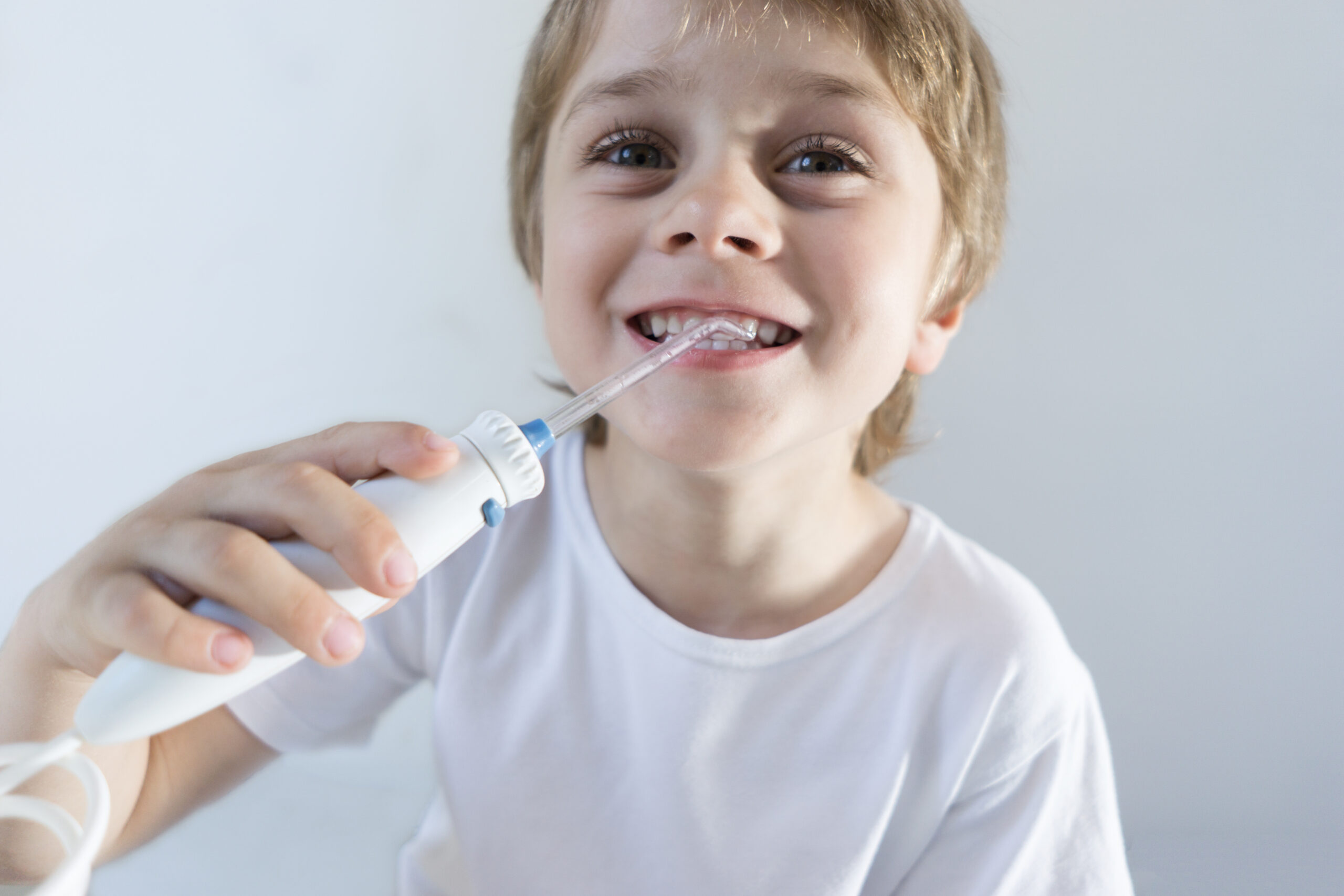 Oral Irrigators vs. Traditional Flossing: What’s Best for Your Teeth?