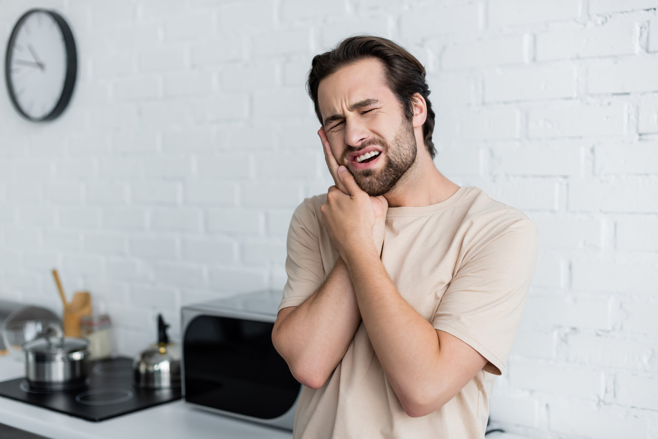 Understanding Tooth Sensitivity: Causes and Solutions