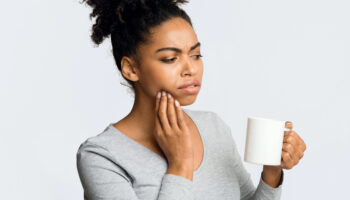 6 Risks of Delaying a Tooth Extraction