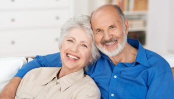 Implant-Supported Dentures vs. Traditional Dentures: Which Is Right for You in Brandon?